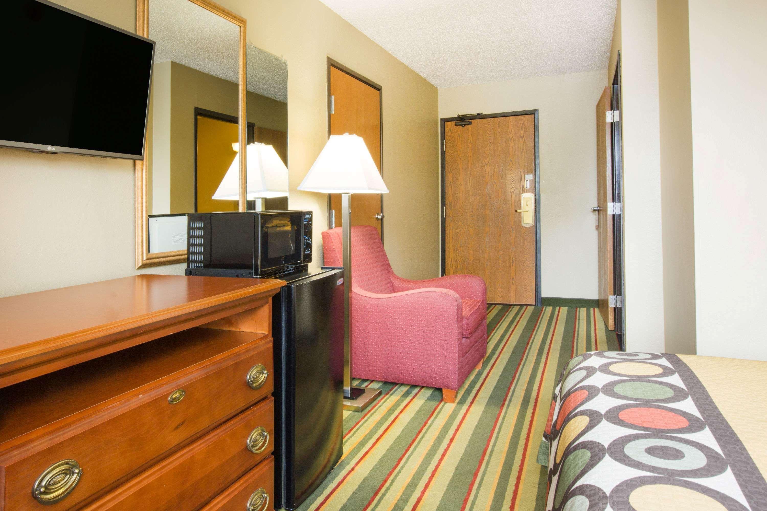 Super 8 By Wyndham Beckley Hotel Exterior foto